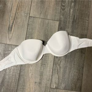 Strapless Victoria’s Secret bra size 36C